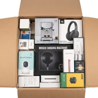 Lote de productos de electrónica variados en caja para emprender y revender