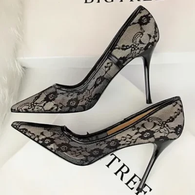 Zapatos tacón aguja encaje negro