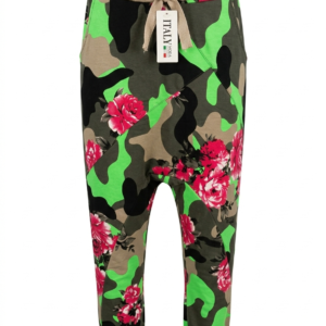 Pantalón tipo jogger de camuflaje verde neón con estampado floral rosa de Italy Moda.